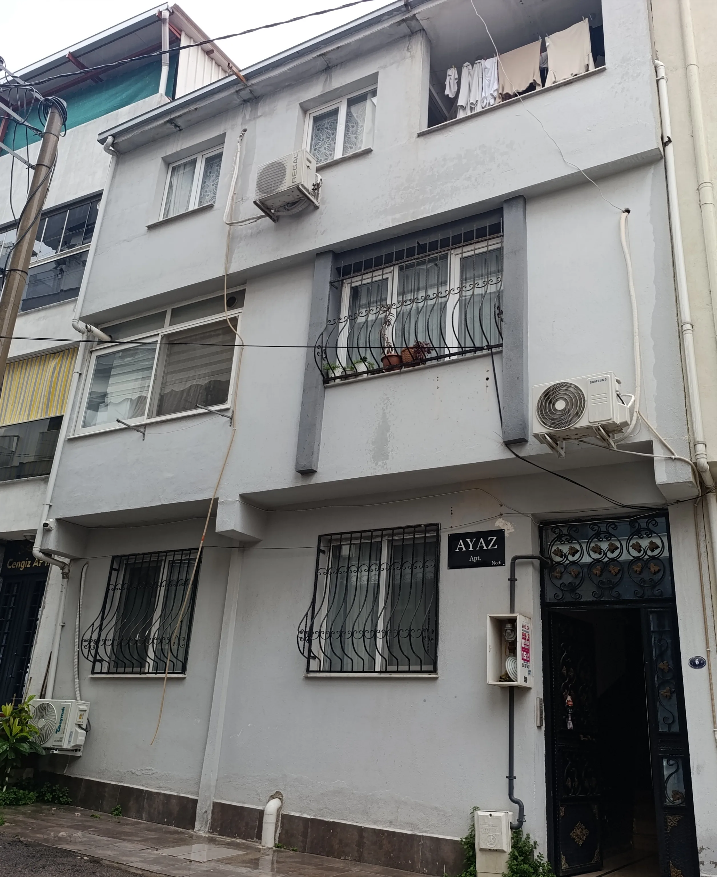 İzmir Buca Ufuk Mahallesi Komple Satılık Bina