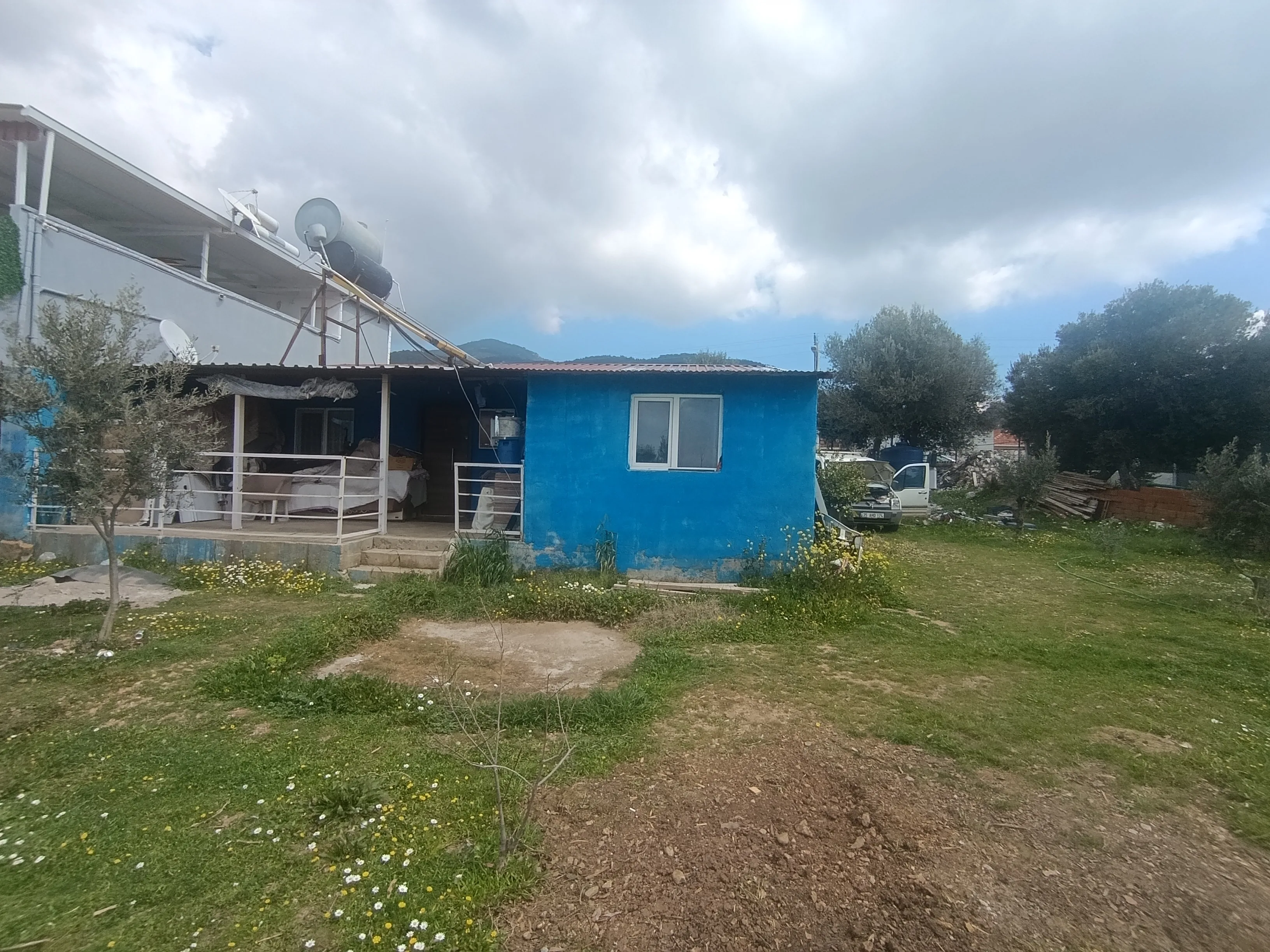 Buca kırıklar köyünde 3+1 daireli bahçe