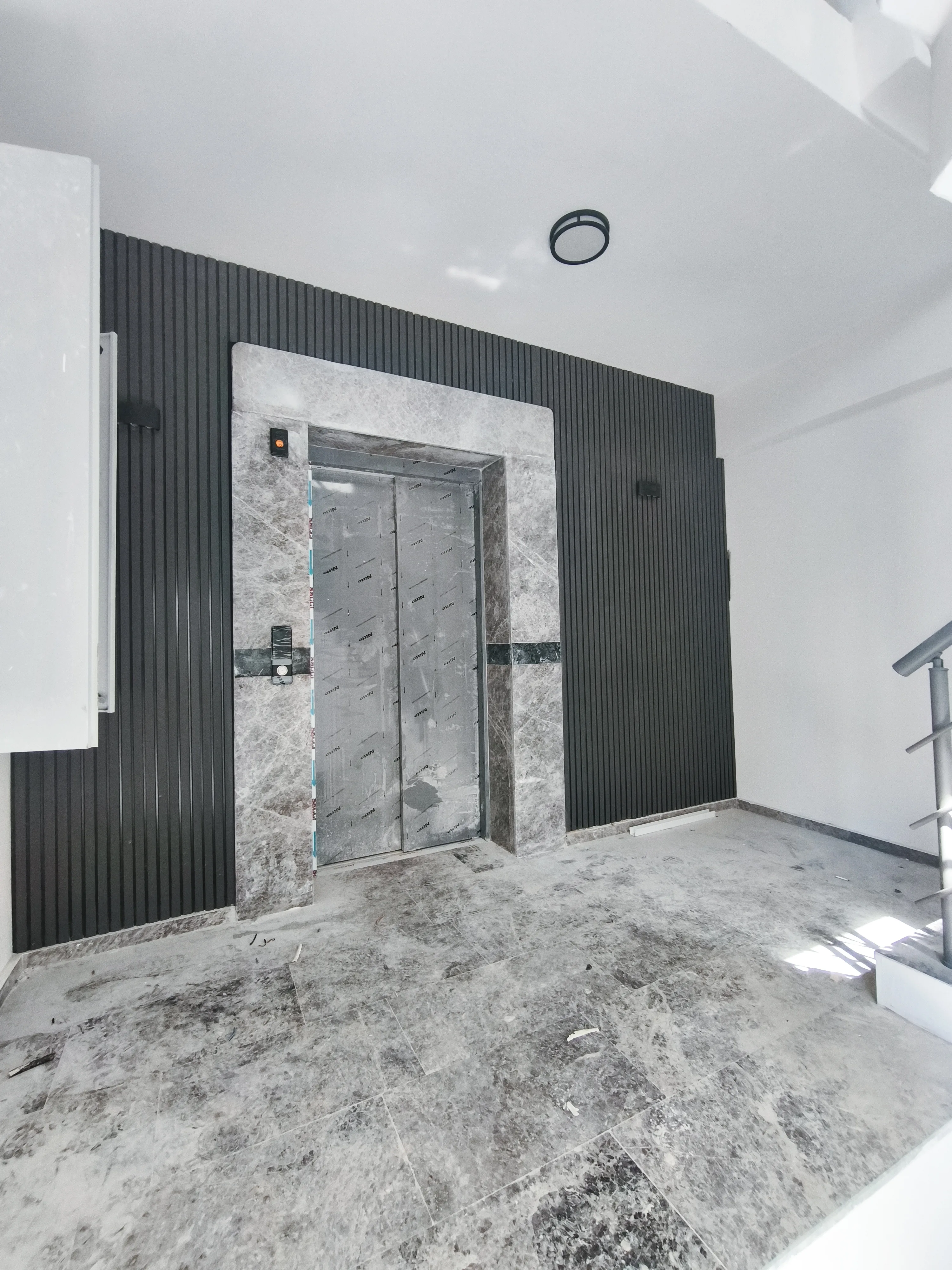 GÜMÜLDÜR SAHİLE YAKIN SIFIR 1+1 45 M2 ASANSÖRLÜ SATILIK DAİRE
