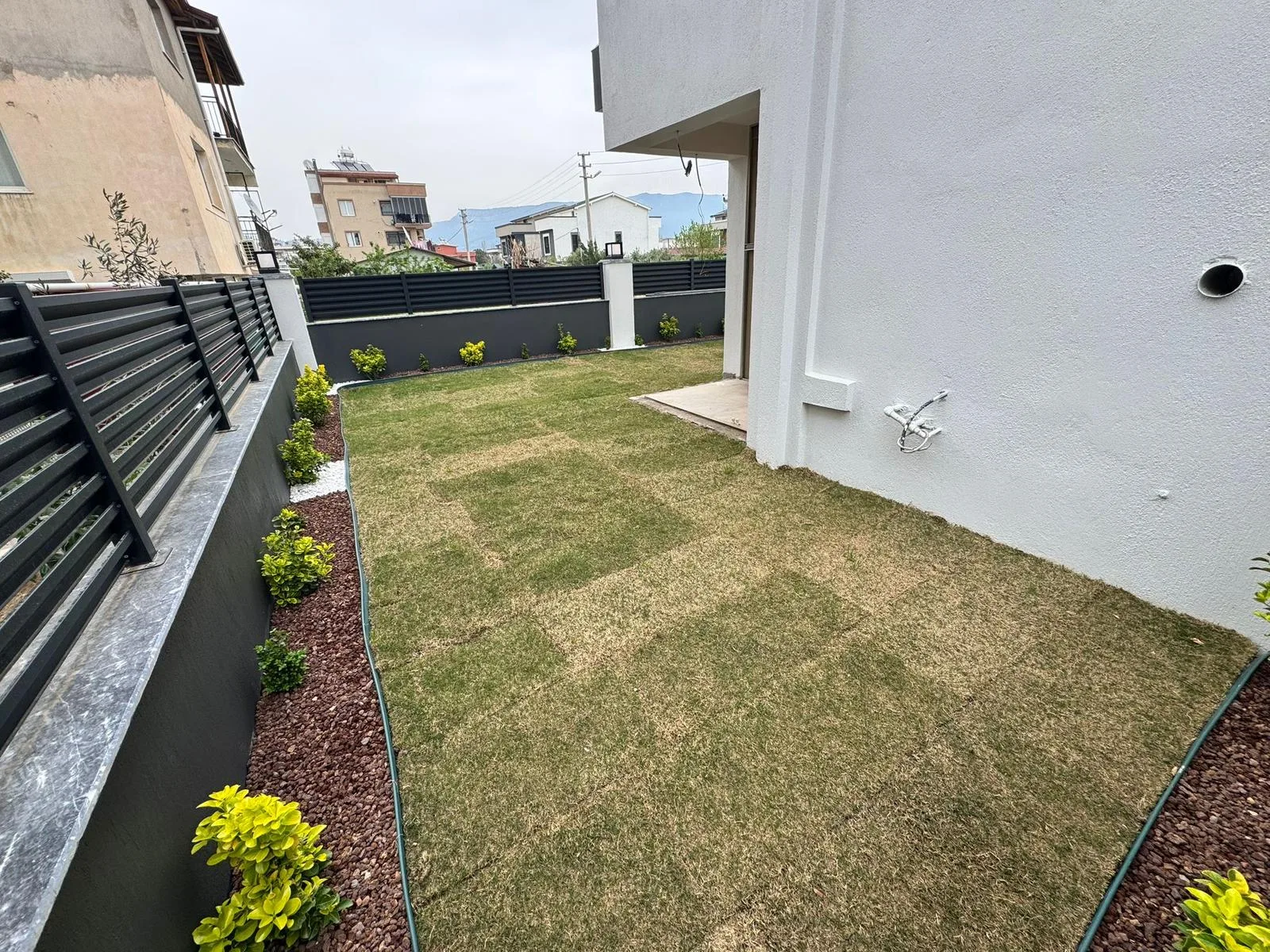 GÜMÜLDÜR DE, 3+1 130 M2 SATILIK LÜX TRİBLEX VİLLA